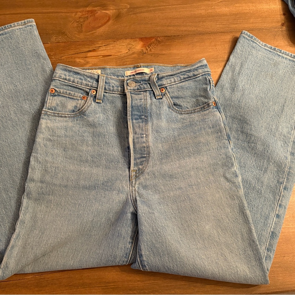 Levi’s Ribcage Straight - Picture 6 of 7
